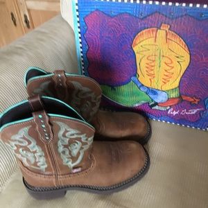 Ladies Justin riding/cowboy boots.